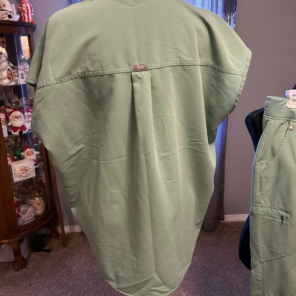 Women's Green Pants & Top Scrub top - Picture 4 of 11